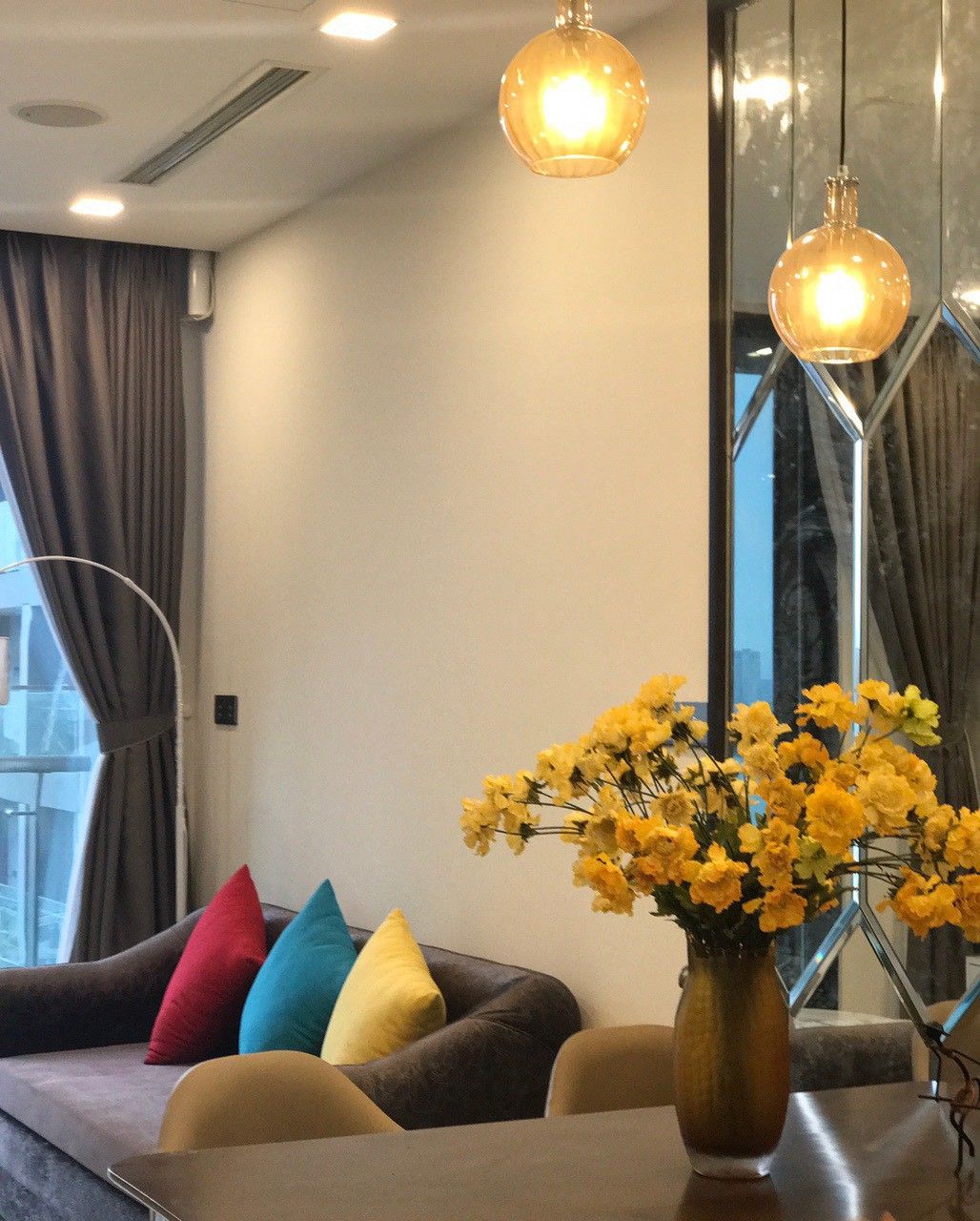 Cần bán nhanh 1PN view Bitexco 5.8 tỷ Vinhomes Golden River Bason Quận 1