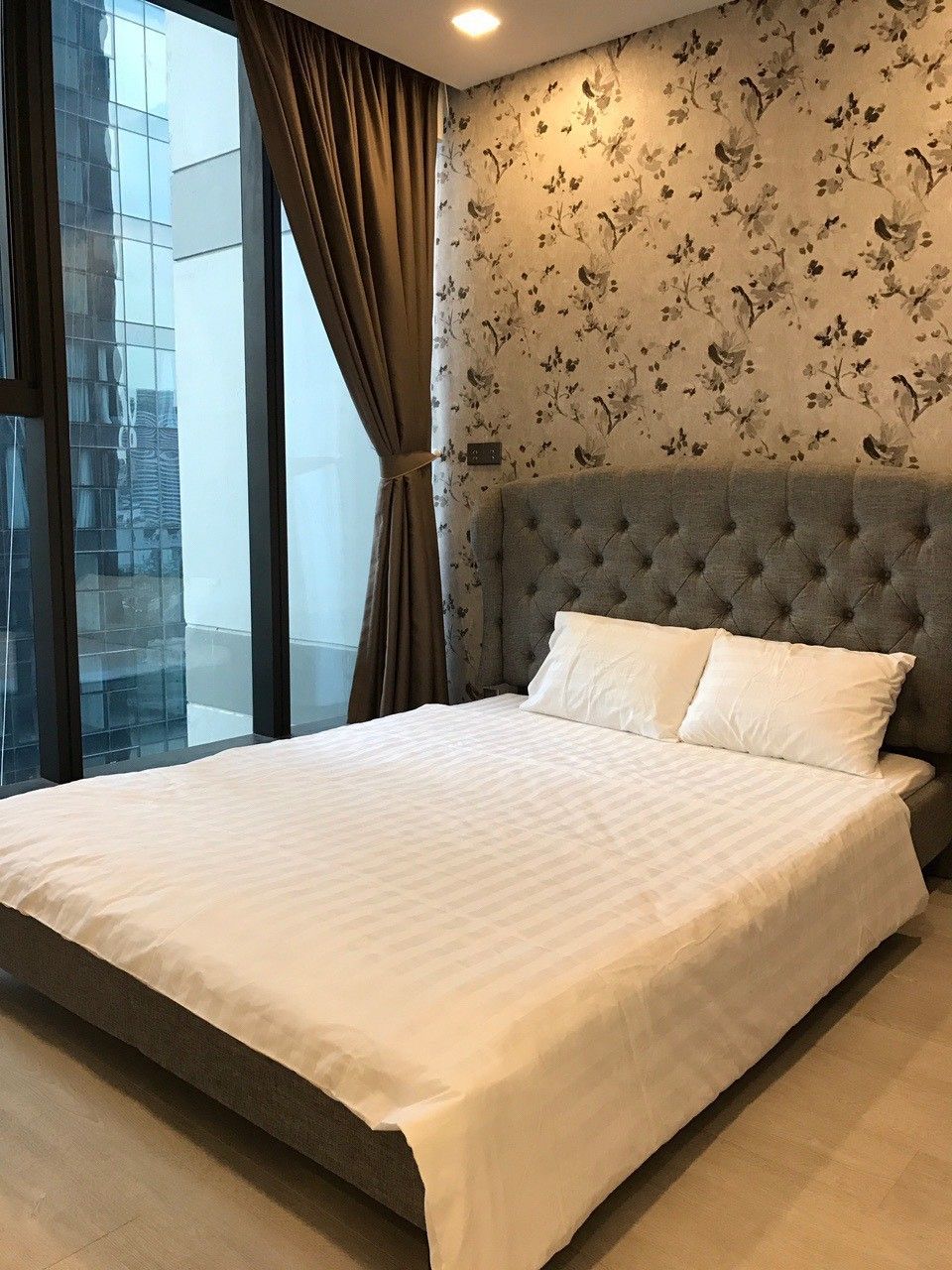 Cần bán nhanh 1PN view Bitexco 5.8 tỷ Vinhomes Golden River Bason Quận 1