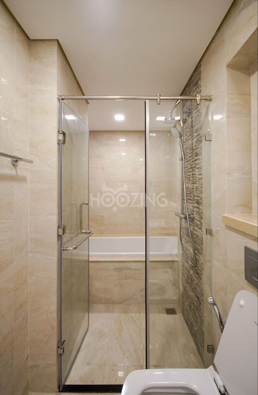 Cần cho thuê gấp căn hộ 2PN-2WC,72m2 ,view Landmark giá rẻ 25 tr/thể như hình