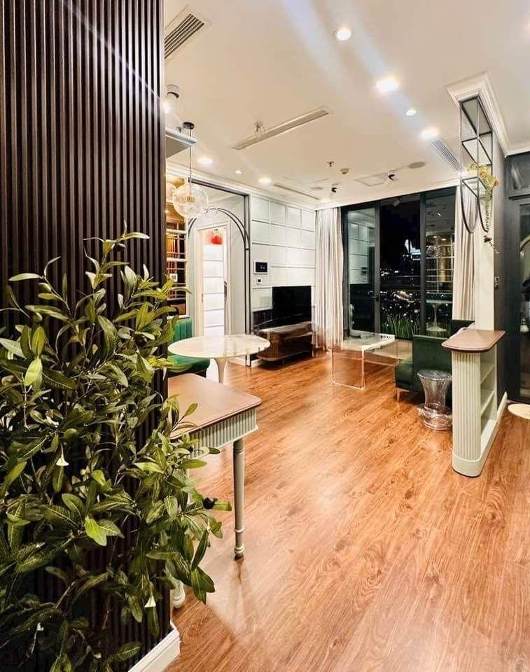 Căn hộ 2PN ,74m2 ,nội thất sang trọng,view Bitexco Vinhomes Golden River cho thuê