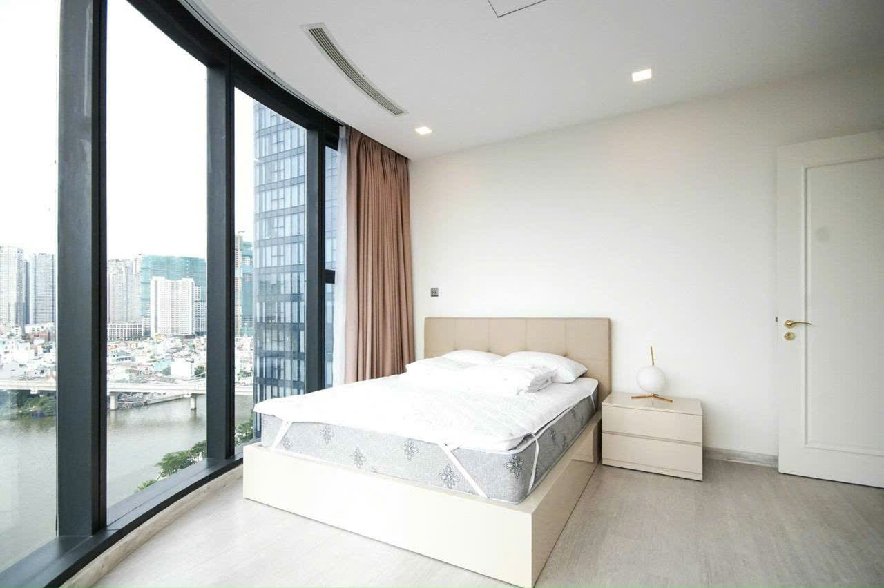 Cần bán gấp Căn hộ 2PN Vòng Cung,80m2 Vinhomes Bason Q1