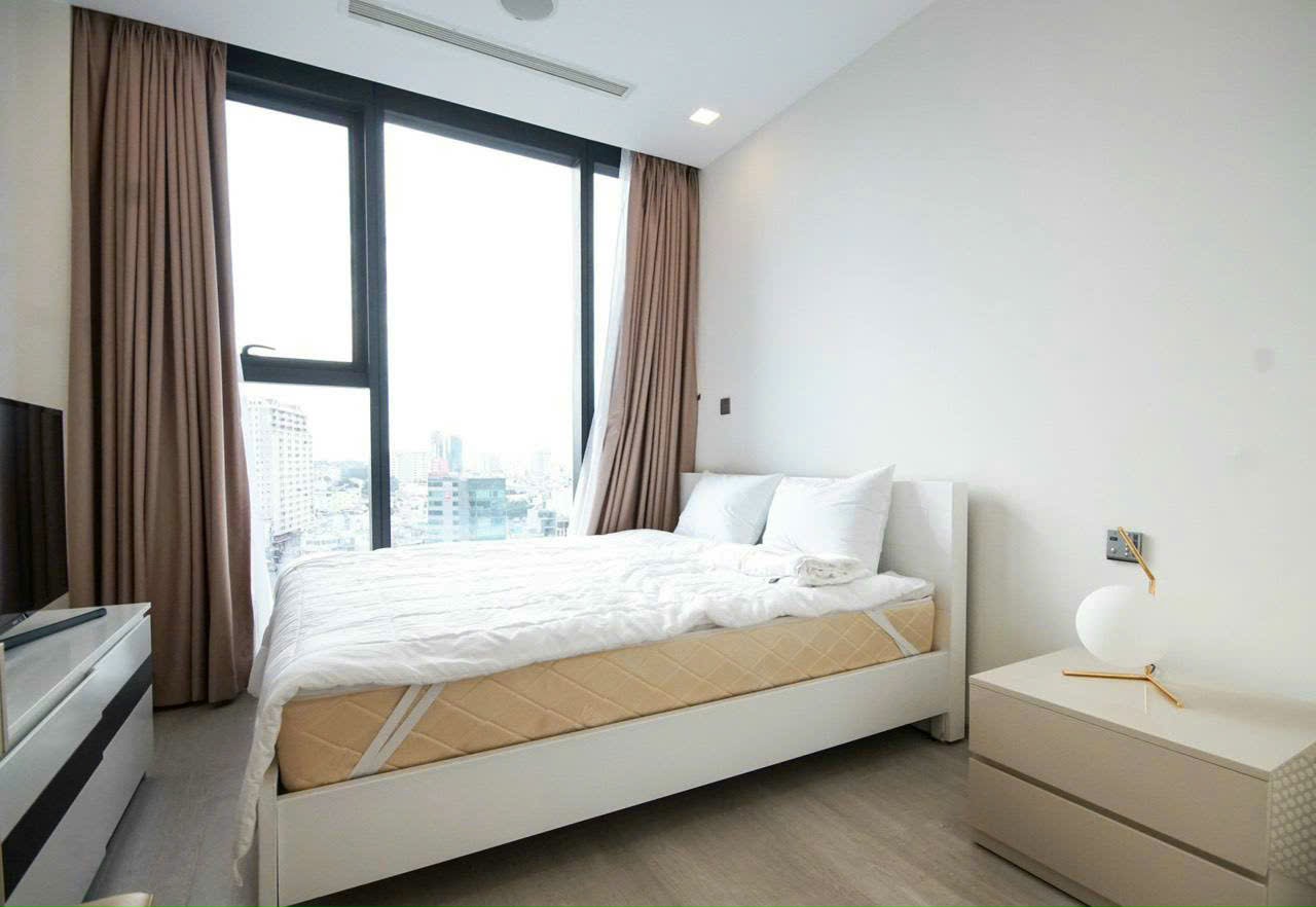 Cần bán gấp Căn hộ 2PN Vòng Cung,80m2 Vinhomes Bason Q1
