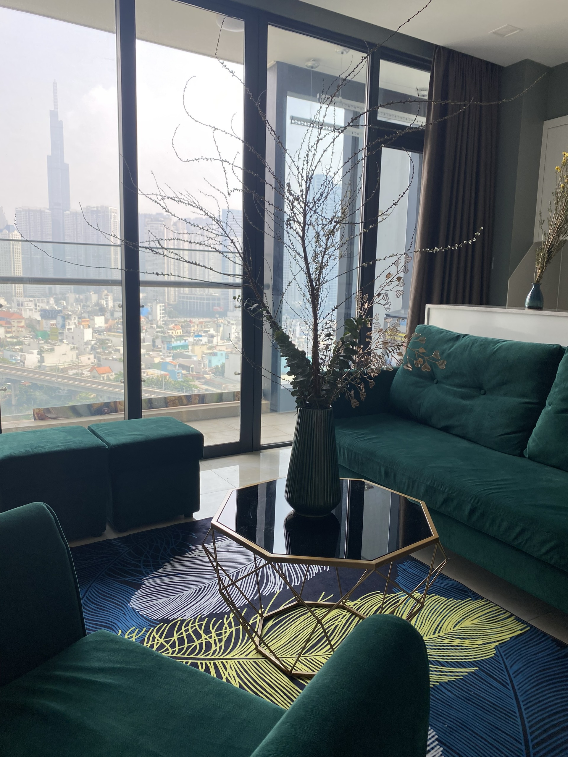 CĂN GÓC 2PN-2WC ,80m2 VÒNG CUNG VINHOMES BASON VIEW LANDMARK 81 CHO THUÊ GIÁ 28TR/TH