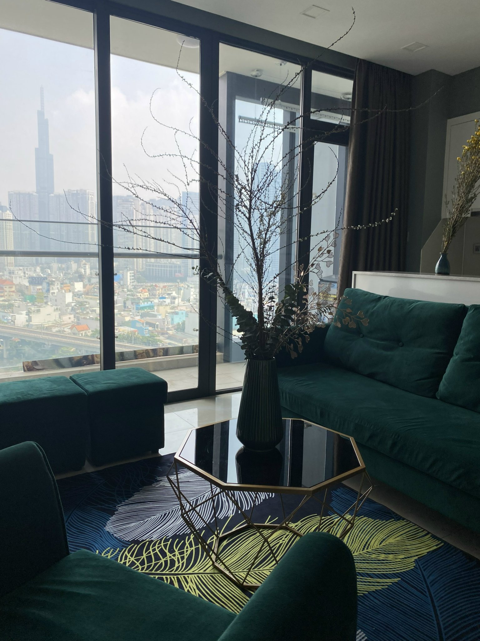 CĂN GÓC 2PN-2WC ,80m2 VÒNG CUNG VINHOMES BASON VIEW LANDMARK 81 CHO THUÊ GIÁ 28TR/TH