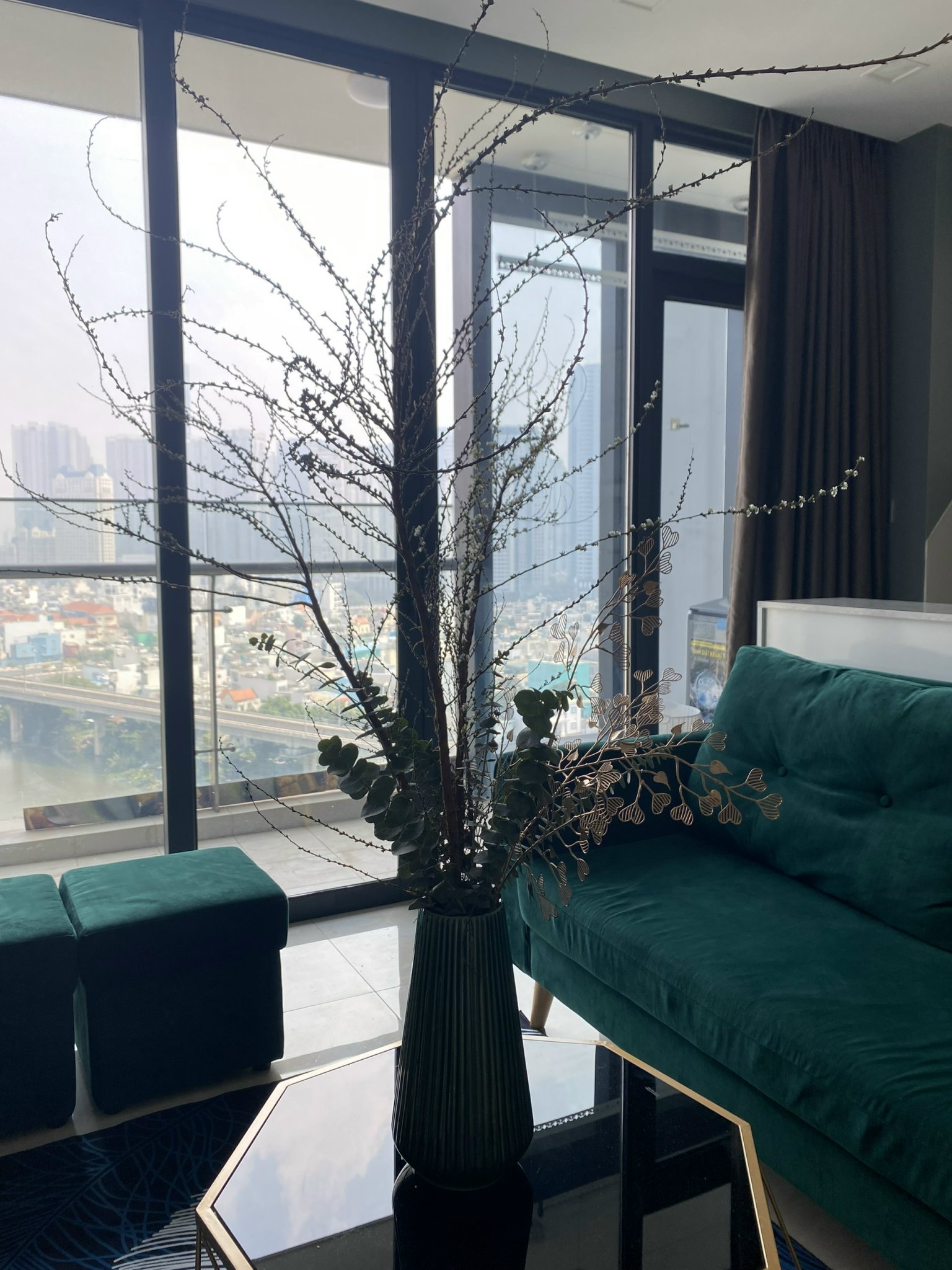 CĂN GÓC 2PN-2WC ,80m2 VÒNG CUNG VINHOMES BASON VIEW LANDMARK 81 CHO THUÊ GIÁ 28TR/TH