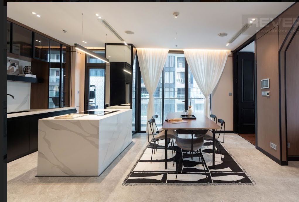 Cho thuê căn hộ 3 phòng ngủ Vinhomes Golden River tầng thấp nội thất đầy đủ