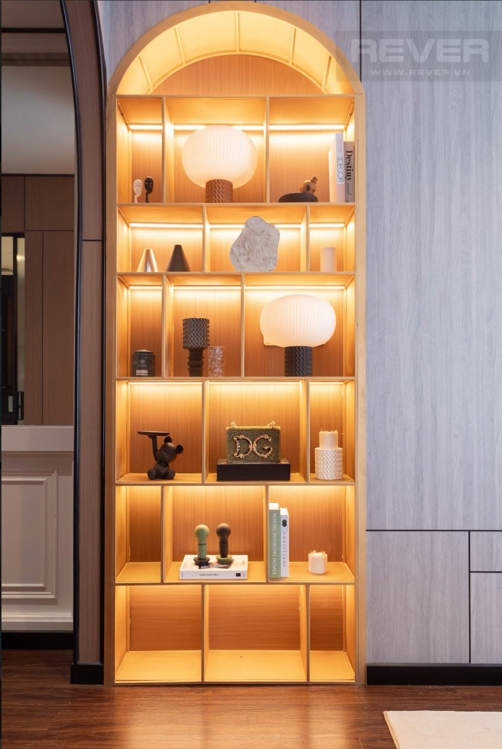 Cho thuê căn hộ 3 phòng ngủ Vinhomes Golden River tầng thấp nội thất đầy đủ