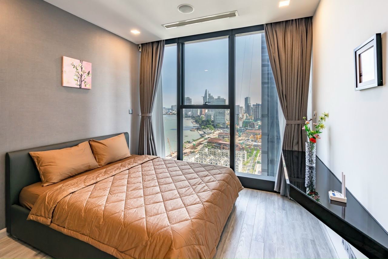 Bán căn hộ 2 phòng ngủ Vinhomes Golden River tầng trung, tòa Aqua 1 ,view sông Bitexco