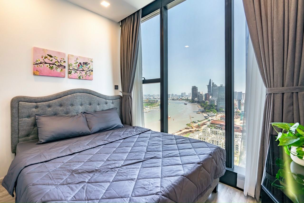 Bán căn hộ 2 phòng ngủ Vinhomes Golden River tầng trung, tòa Aqua 1 ,view sông Bitexco