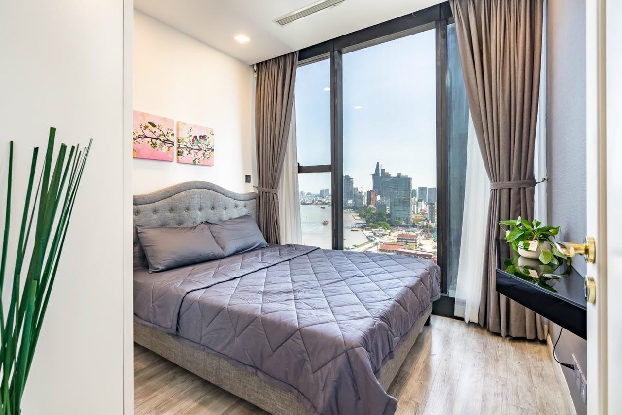 Bán căn hộ 2 phòng ngủ Vinhomes Golden River tầng trung, tòa Aqua 1 ,view sông Bitexco
