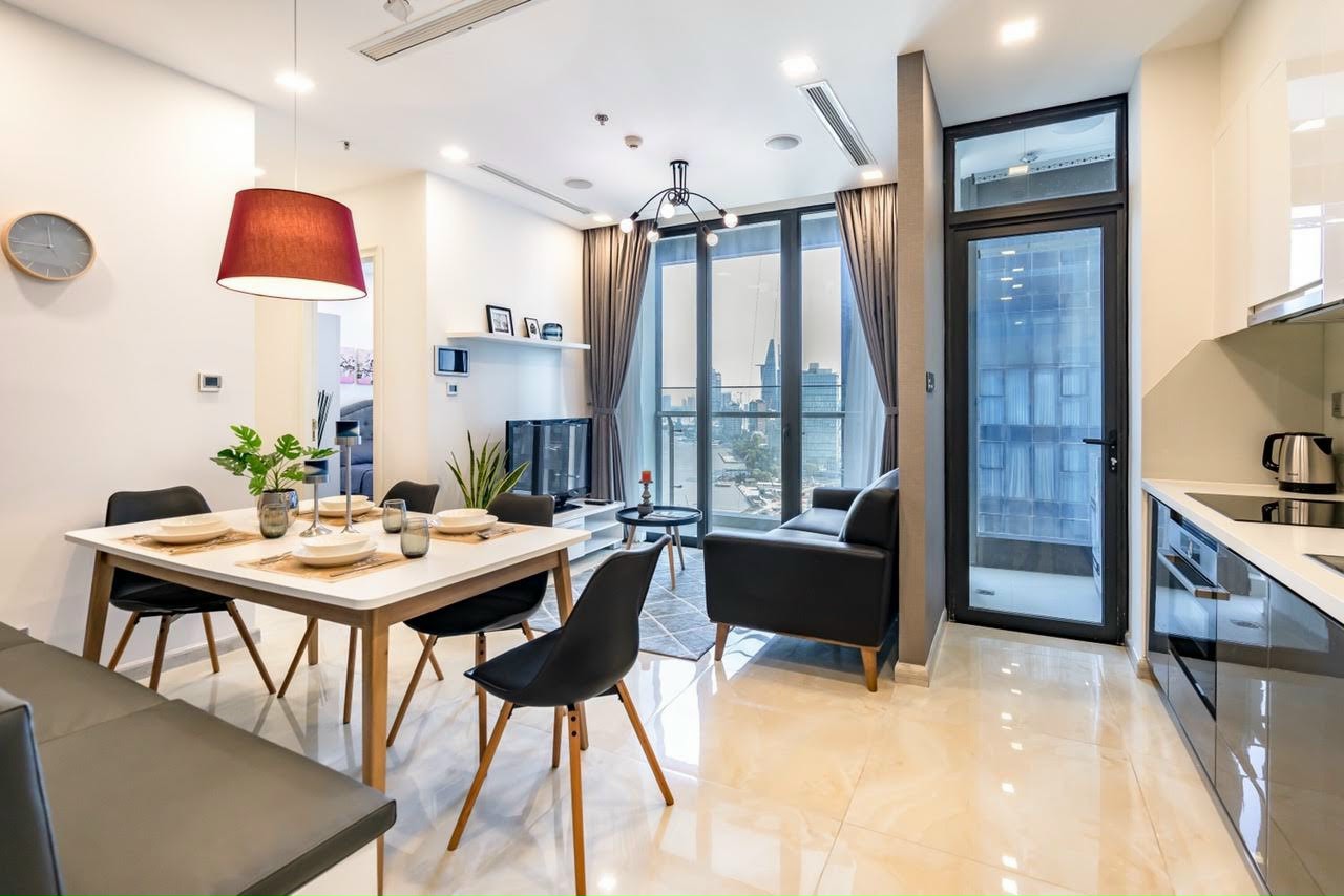 Bán căn hộ 2 phòng ngủ Vinhomes Golden River tầng trung, tòa Aqua 1 ,view sông Bitexco