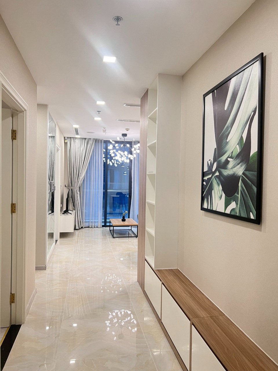 Cần cho thuê gấp căn hộ 2PN 2WC 70m2 view Bitexco giá chỉ 25tr/th