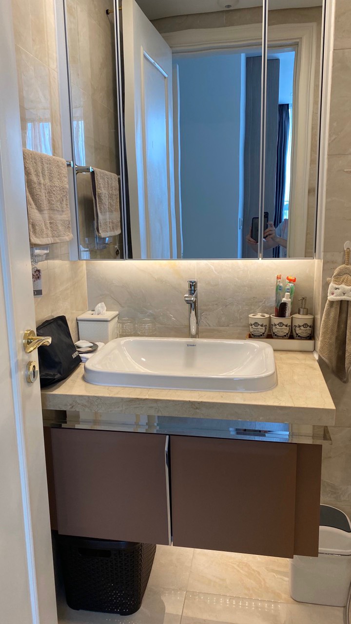Cho thuê căn hộ 2 phòng ngủ Vinhomes Golden River view Bitexco Aqua