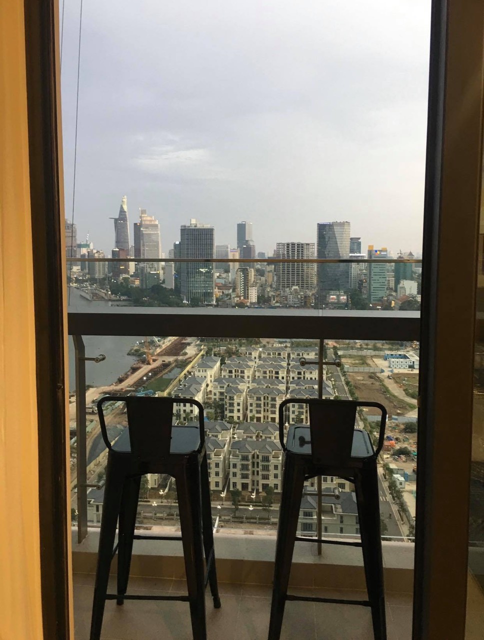 Cho thuê căn hộ 2 phòng ngủ Vinhomes Golden River view Bitexco Aqua