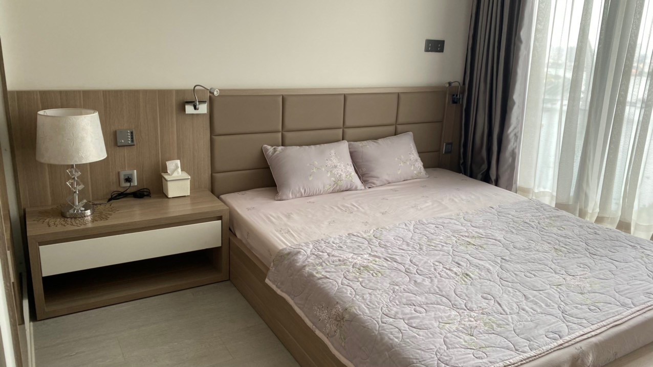 Bán căn hộ 2 phòng ngủ Vinhomes Golden River tầng trung, tòa Aqua 3 ,view sông Bitexco