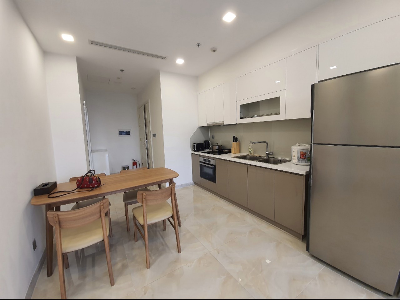 Bán căn hộ 1 phòng ngủ Vinhomes Golden River tầng trung, tòa Aqua 3