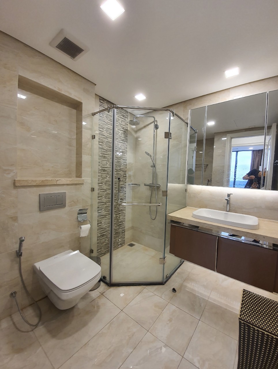 Bán căn hộ 1 phòng ngủ Vinhomes Golden River tầng trung, tòa Aqua 3