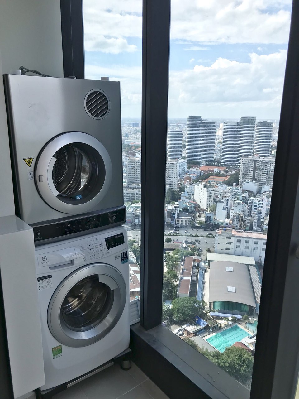 CHÍNH CHỦ CẦN BÁN CĂN HỘ VINHOMES GOLDEN RIVER TÒA LUX 6