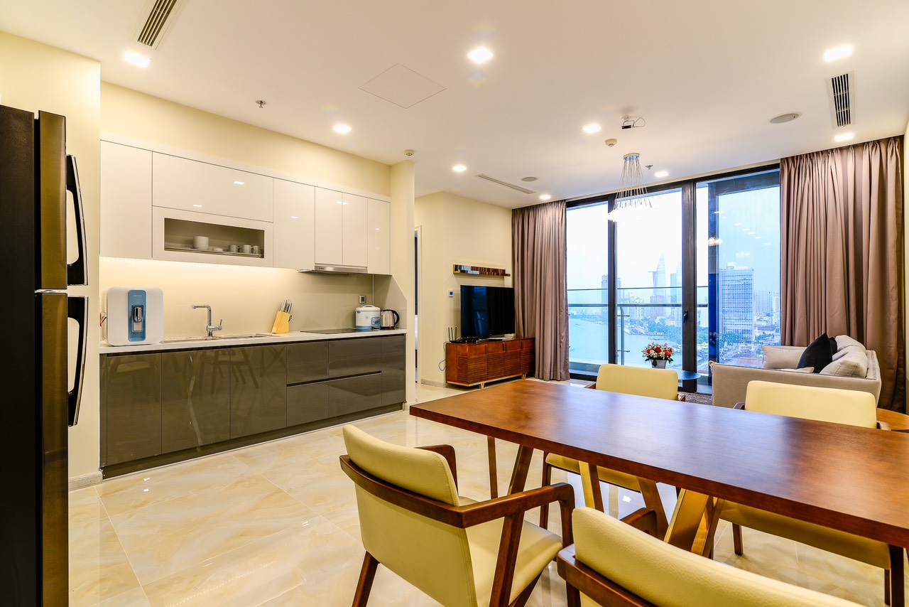 Cho thuê căn hộ 2 phòng ngủ Vinhomes Golden River view Bitexco A3
