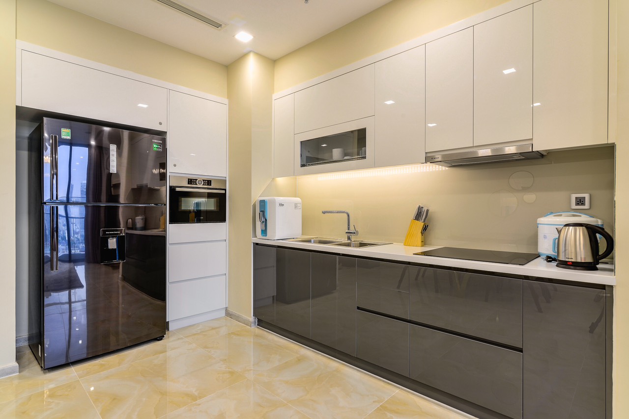 Cho thuê căn hộ 2 phòng ngủ Vinhomes Golden River view Bitexco A3
