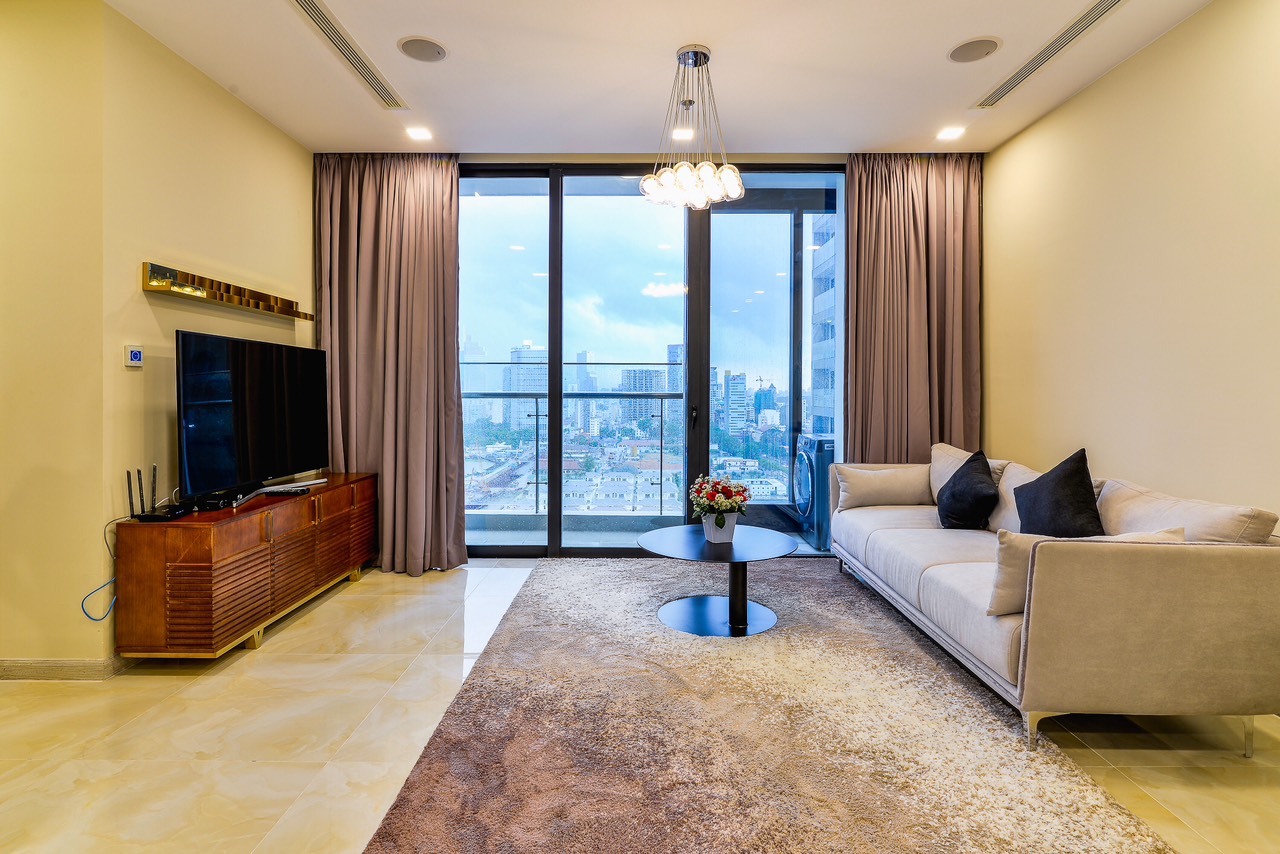 Cho thuê căn hộ 2 phòng ngủ Vinhomes Golden River view Bitexco A3