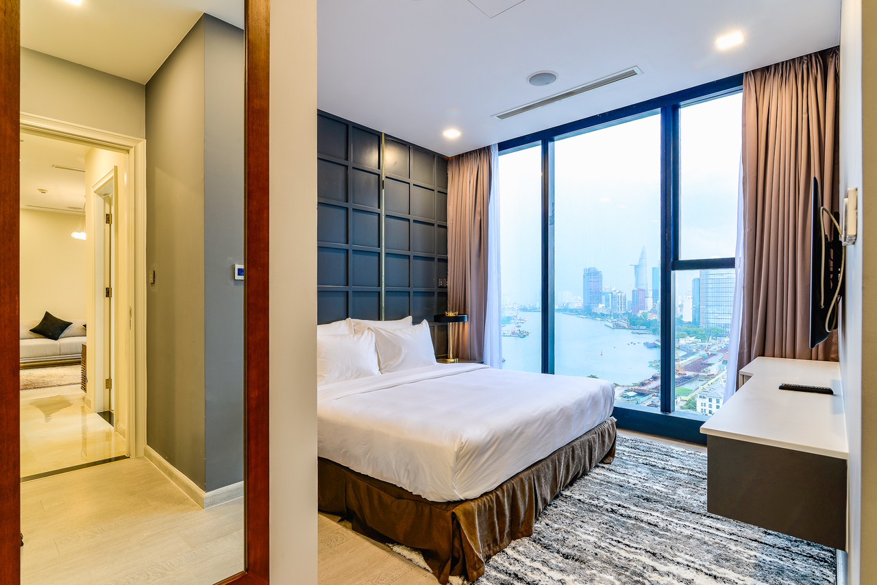 Cho thuê căn hộ 2 phòng ngủ Vinhomes Golden River view Bitexco A3