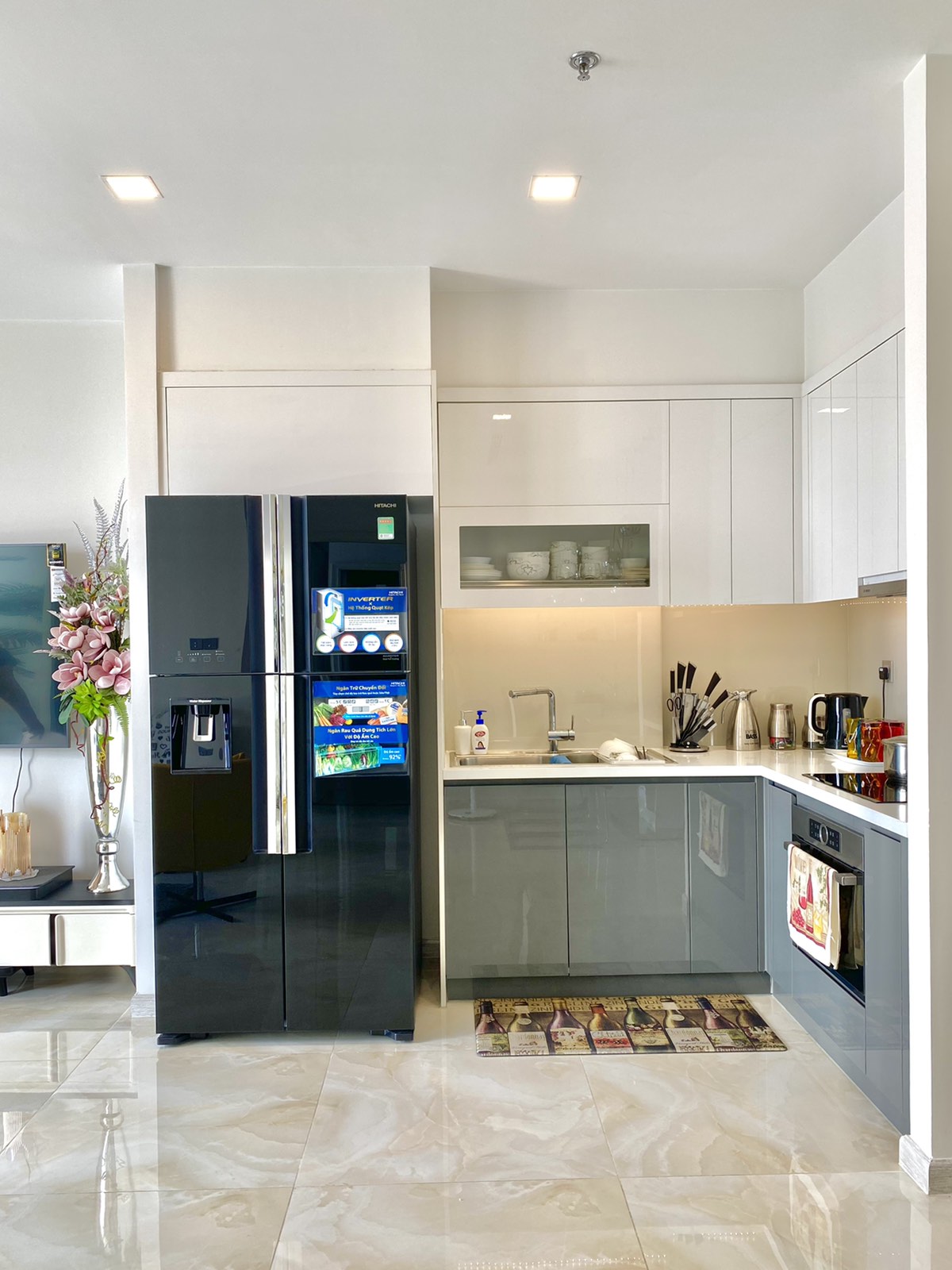 Cho thuê căn hộ 2 phòng ngủ Vinhomes Golden River view Bitexco