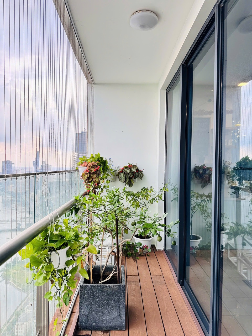 Cho thuê căn hộ 4phòng ngủ – 3wc Vinhomes Golden River Quận 1 vòng cung Aqua 1 giá chỉ 90 triệu/ tháng Như hình