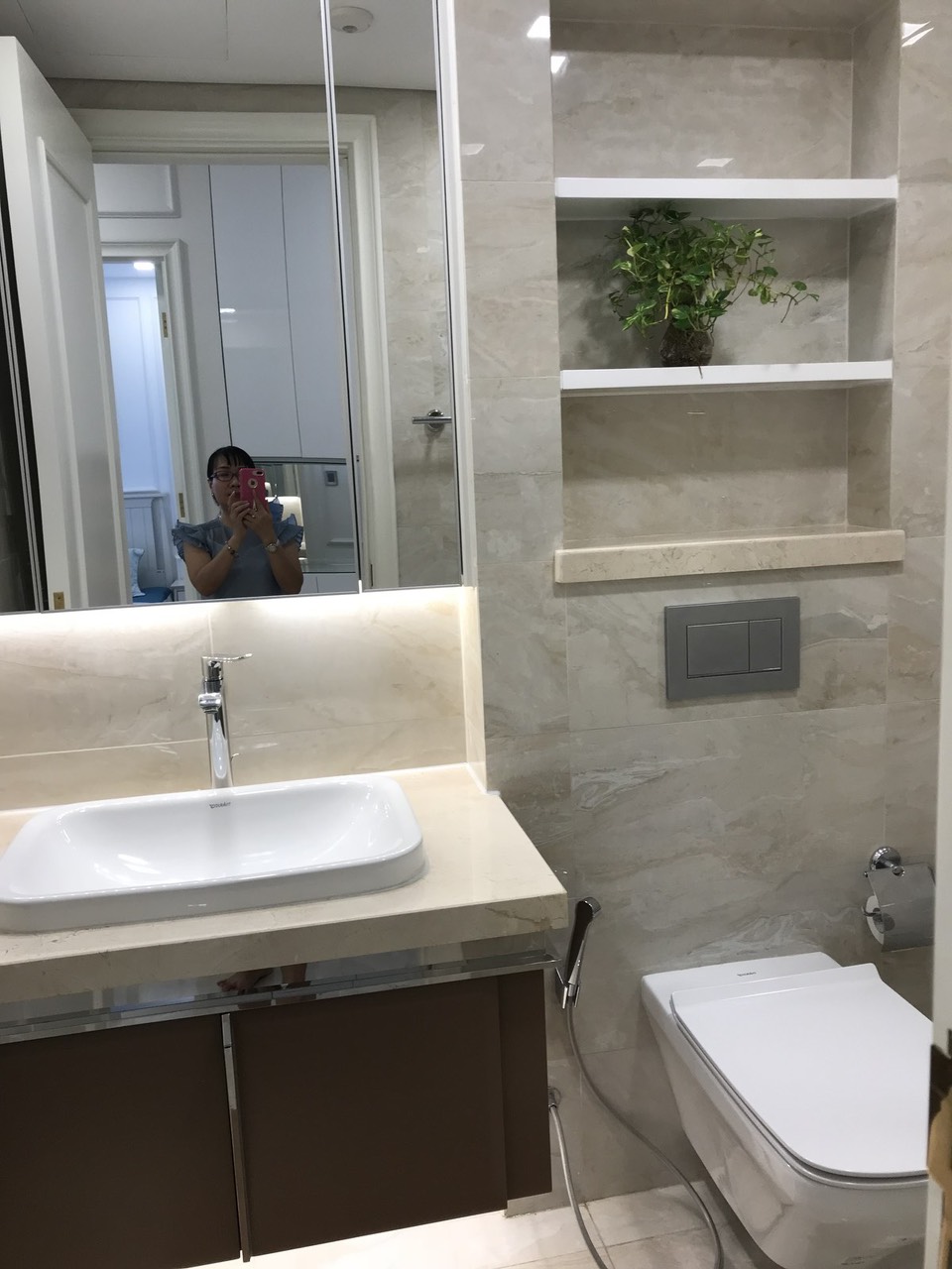 Cho thuê căn hộ 1 phòng ngủ Vinhomes Golden River nội thất sang và hiện đại